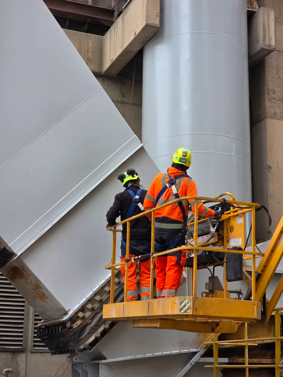 Peinture cheminee industrielle par cordiste 2KM