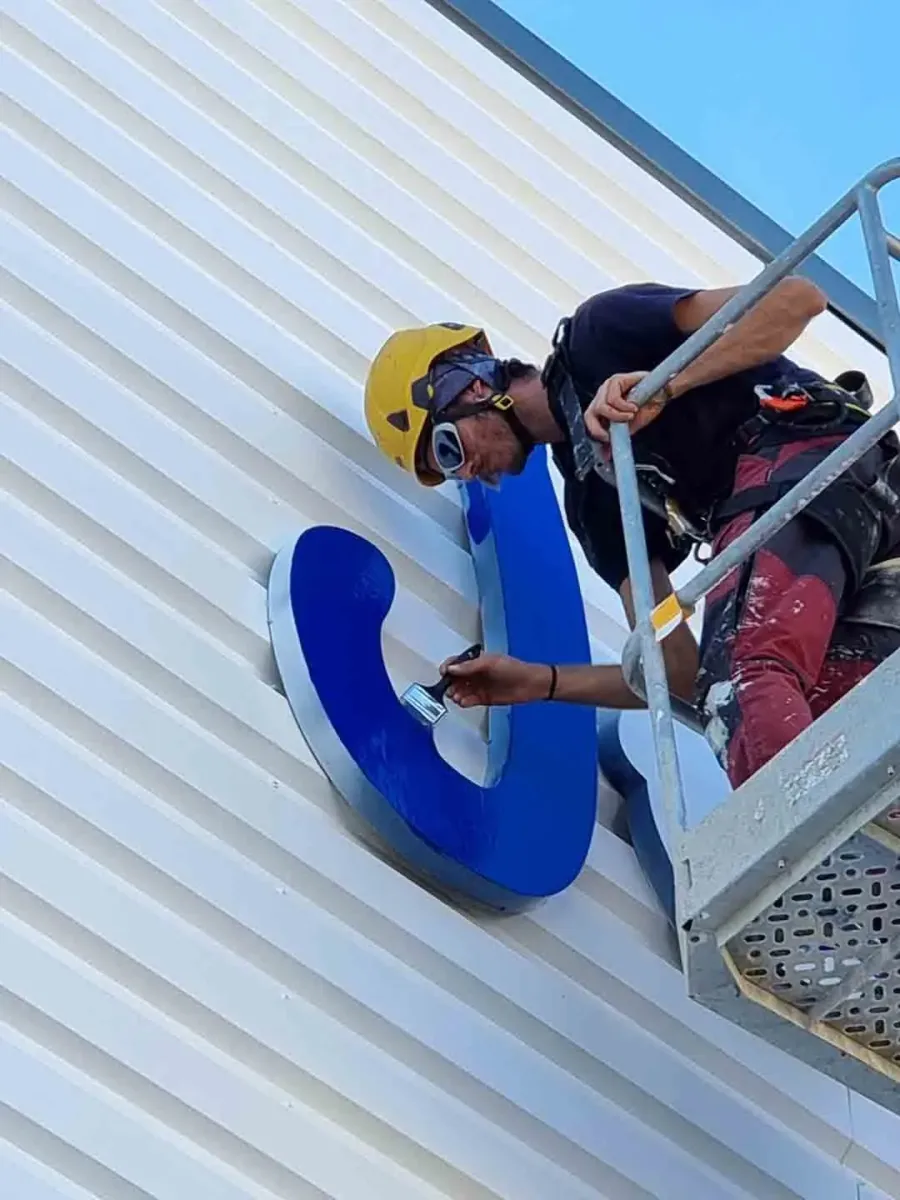 Peinture enseigne et bardage par 2KM