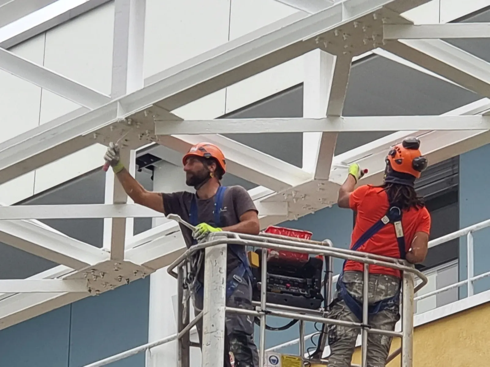 Peinture industrielle sur structure metallique par 2KM en Occitanie