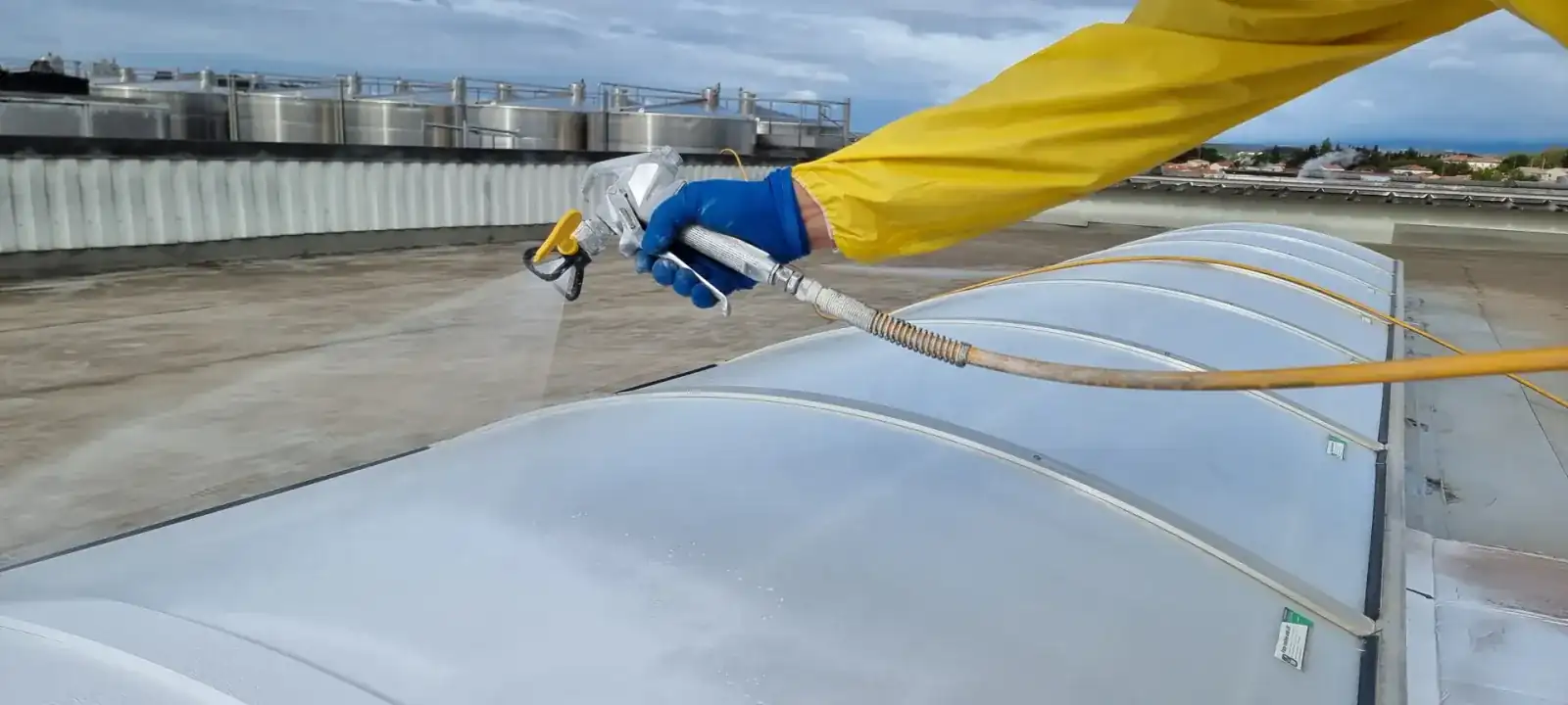 Application de peinture Cool Roof réfléchissante